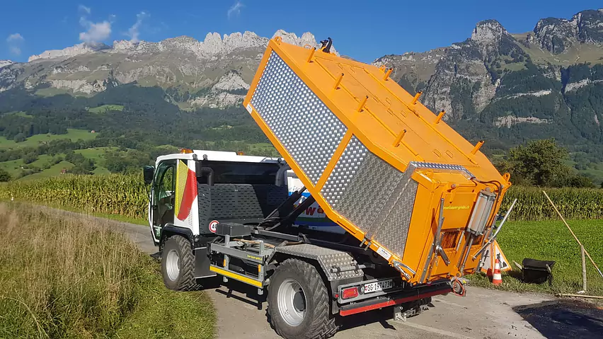 Schiltrac mit Hakengerät_Thermosilo.jpg