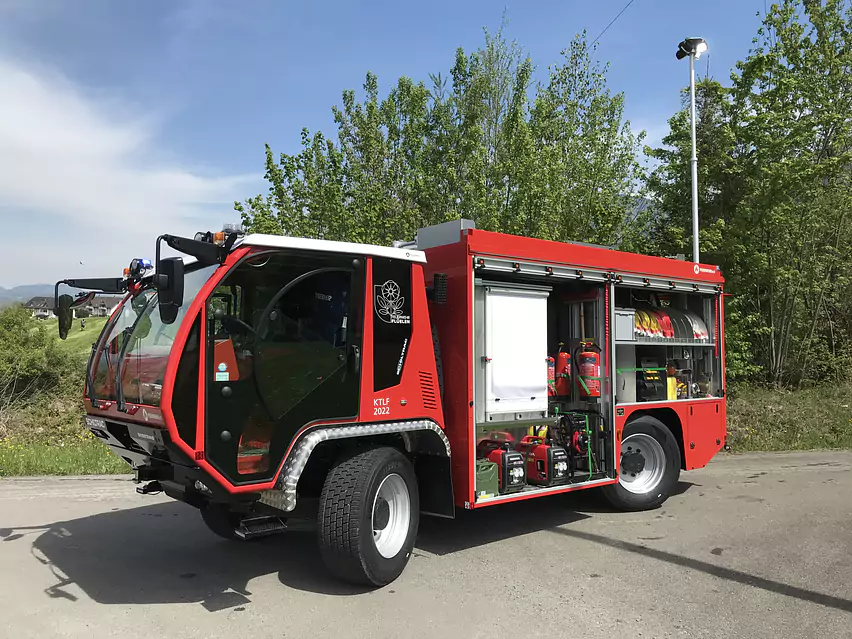 Tanklöschfahrzeug KTLF Feuerwehr Flüelen Feuerwehrtech Martin Rohrer V&R GmbH.JPG
