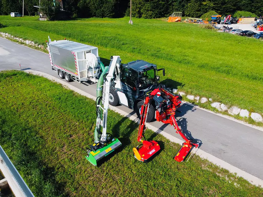 9 SYN TRAC Bos und Duecker Maeher_Absaugwagen.jpg