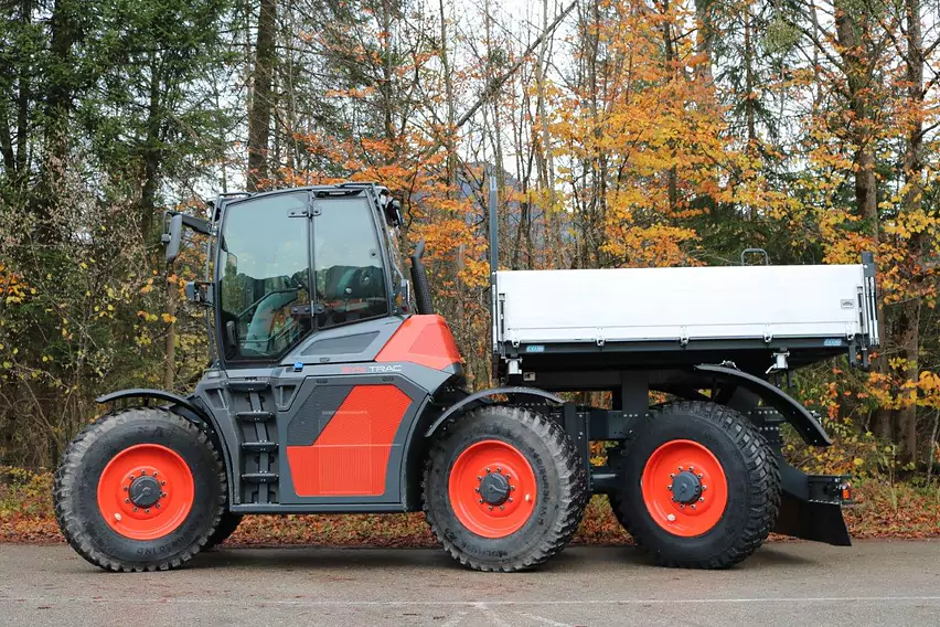 SYN TRAC mit Kipppritsche.jpg