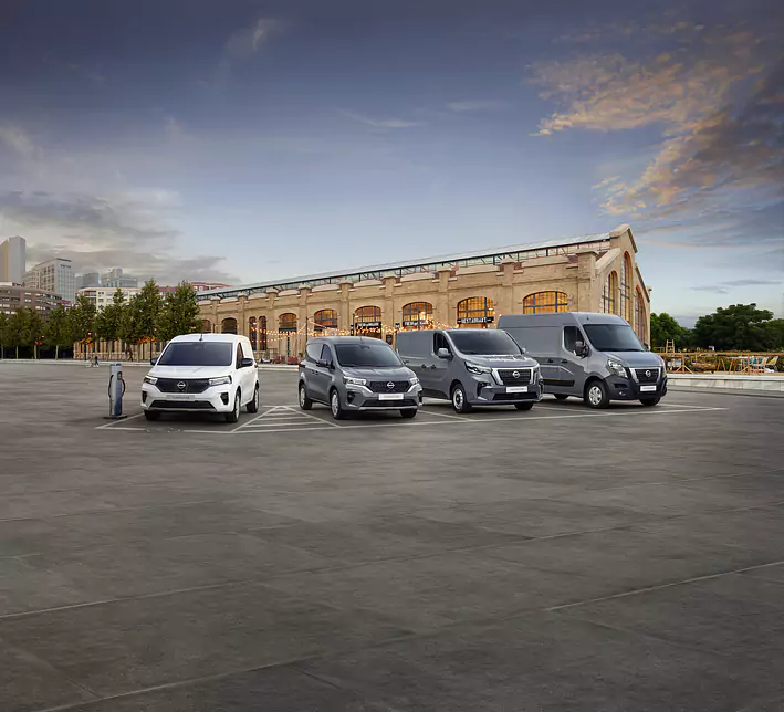 883553-F275-NISSAN_4Cars_RANGE_FINAL_ART.jpg