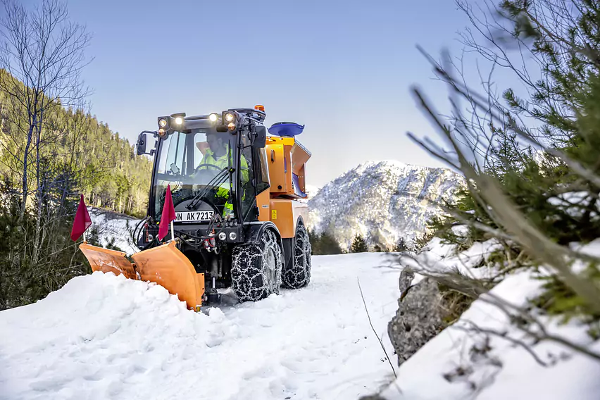 S_75_snow_plough_municipal_puplic_services_forest_road_app_06_CI20-Screen.jpg