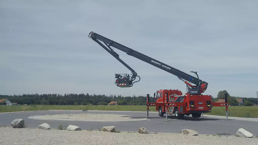 F32TLK_57442_16t_demo-04 (1).jpg