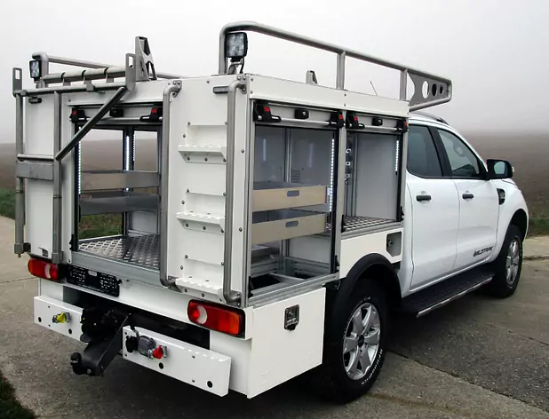 Aufbau auf Pickup-Fahrzeug