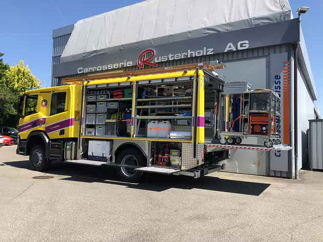 Pionier- Oel/ Wasserwehrfahrzeug