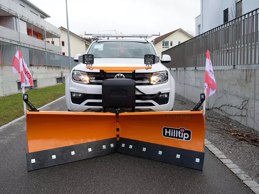 Hilltip Snowstriker auf VW Amarok V_Pflug.jpg