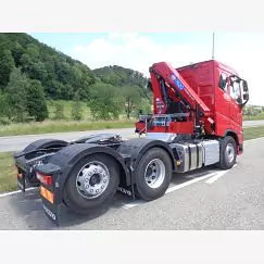 Schlepper mit Kran
