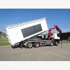 Hakengerät mit Kran 