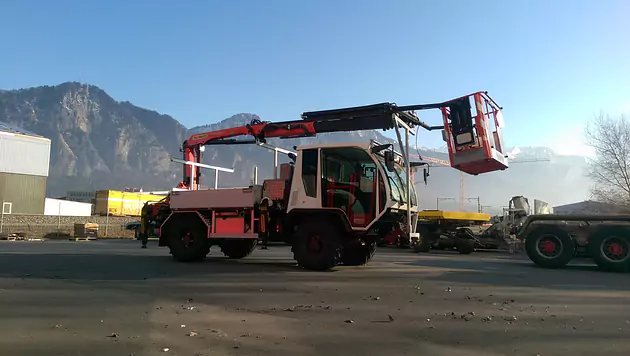 Schiltrac mit Aufbaukran 12m/t