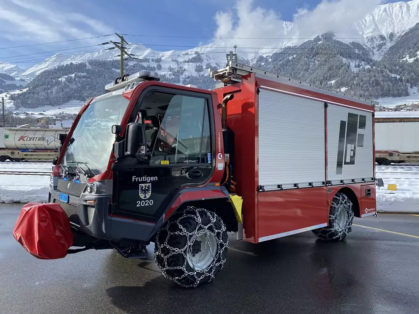 Diagonal Frontansicht TLF Feuerwehr Frutigen Martin Rohrer V&R GmbH Feuerwehrtech Sachseln.jpg