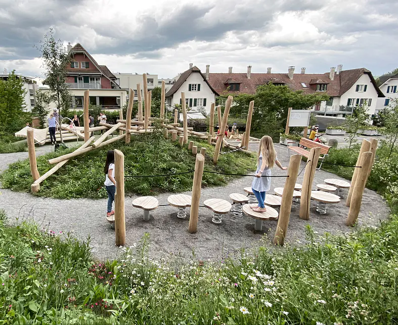 O8130 Bewegungspark Cham Kinder.jpg