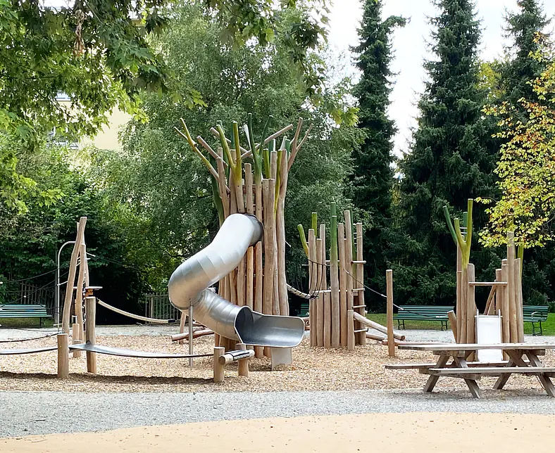 O9132 Ansicht Gesamt SP nature Baumtürme.JPG