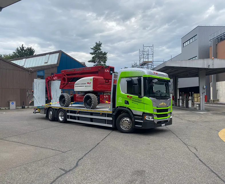 SCANIA P230 BEKO Baustellentaxi Nifty-Lift.jpg