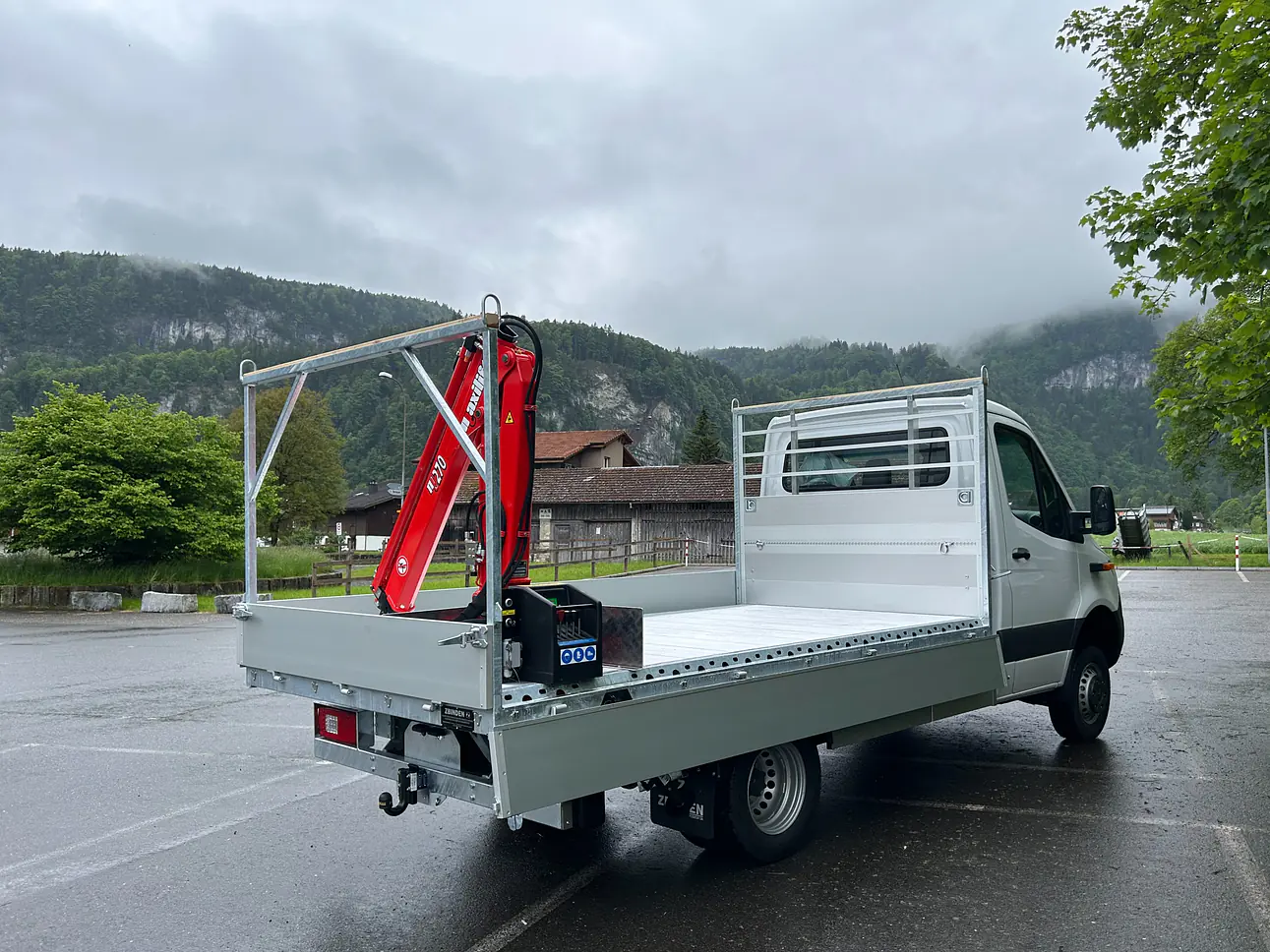 SUTTER Ladebrückenaufbau mit Heckkran