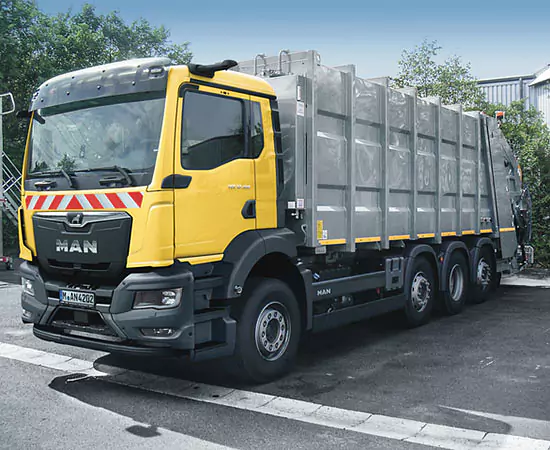 MAN ABFALLSAMMELFAHRZEUGE (HECKLADER)