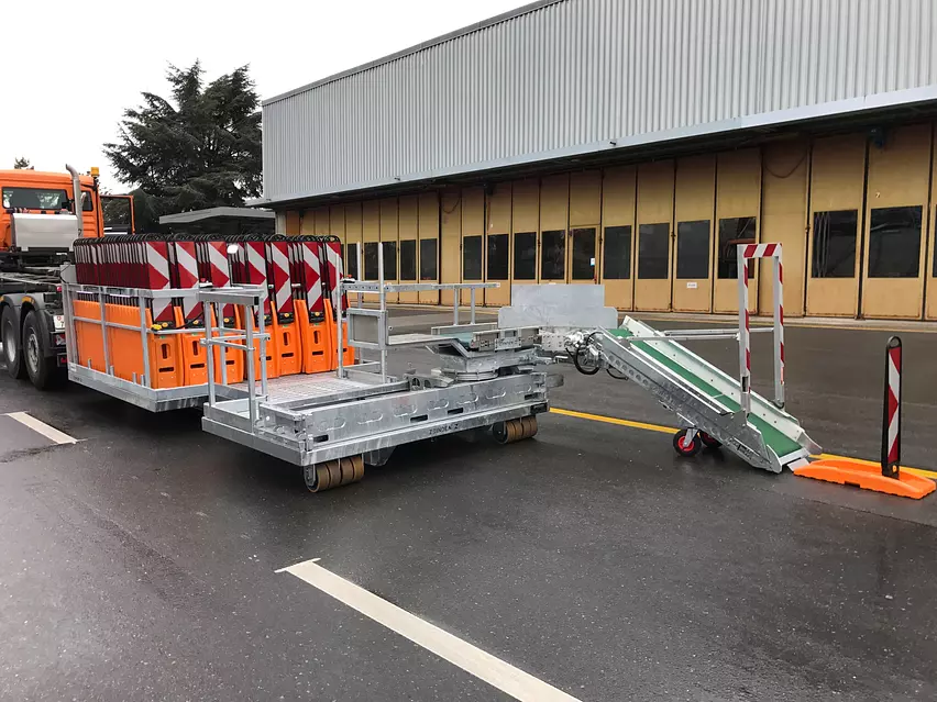 DRB-216 Abgabe und Aufnahme von Absperrbaken