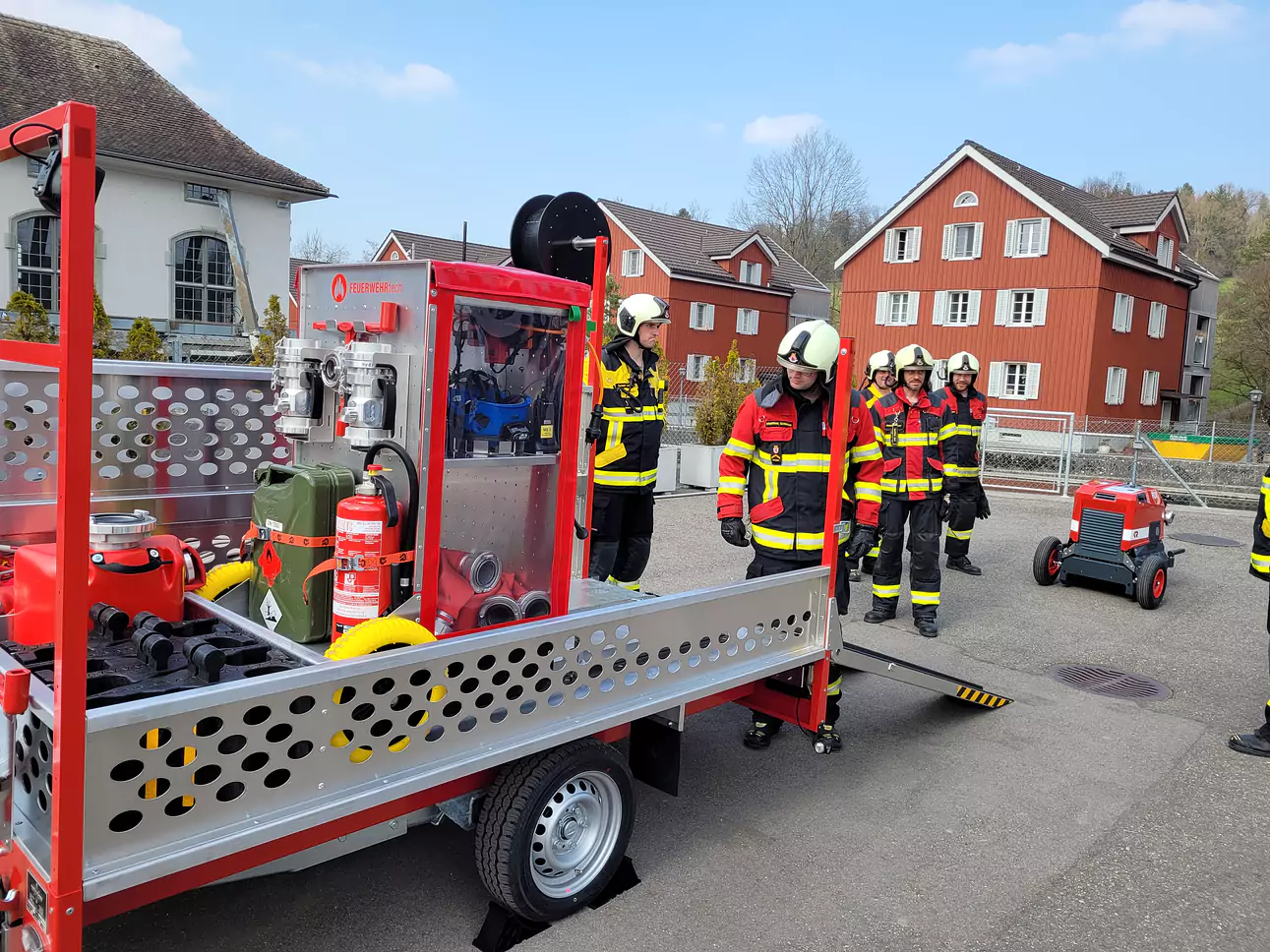 Schlauchverleger und Motorspritzenanhänger