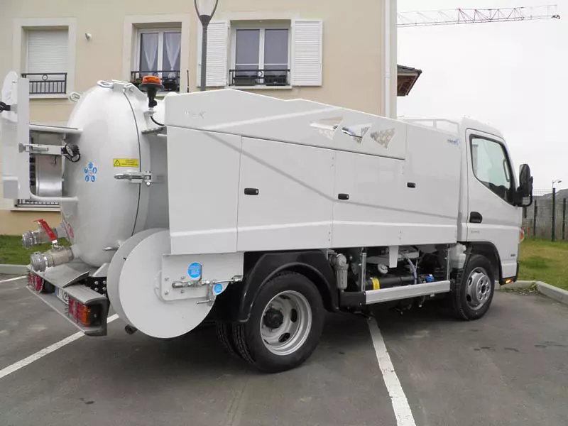 MINIMAX Combiné Arrow Mitsubishi Fuso 3.5 T
